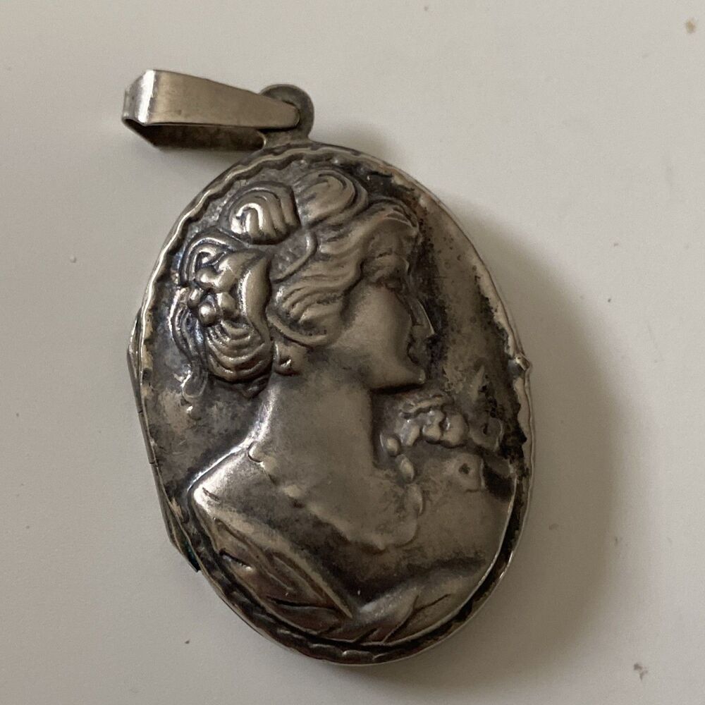 Sterling Silver Raised Cameo picture Locket Pendant